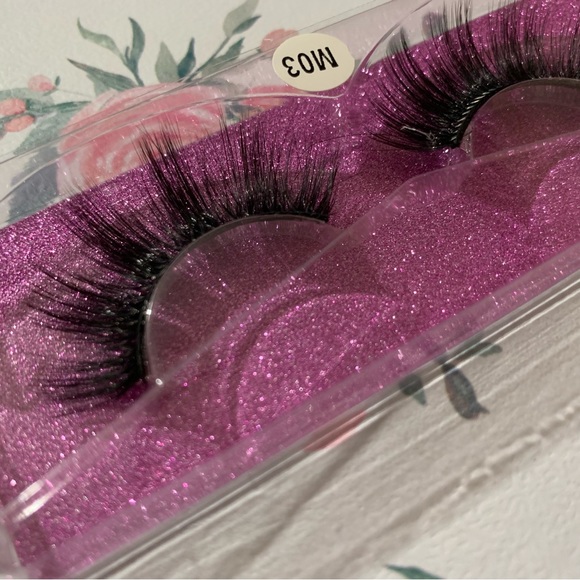 💙 Dramatic False Strip Lashes - Picture 8 of 11